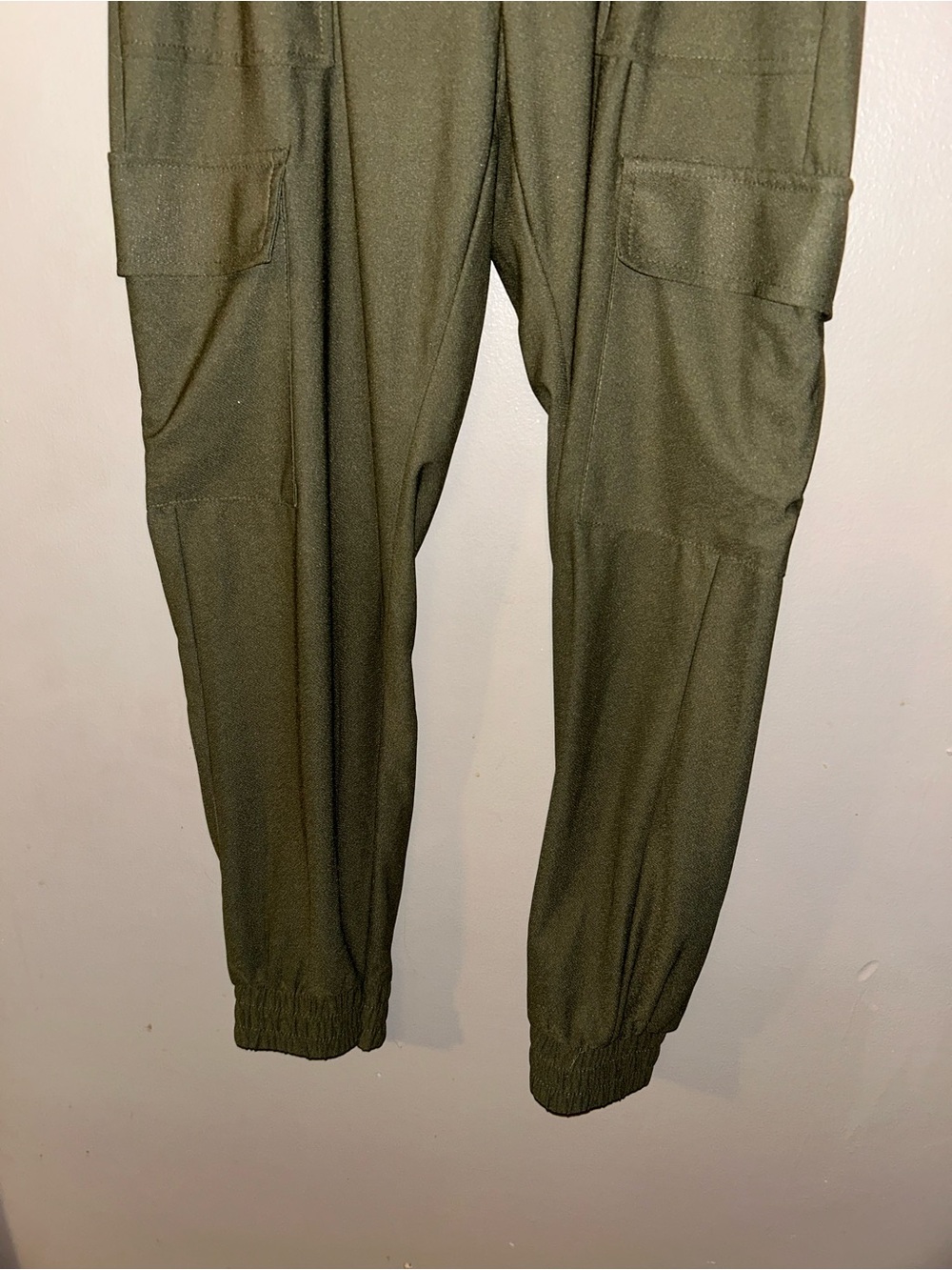 Amisu Pants - olive green pull on cargo jogger style, fitted - Picture 4 of 10